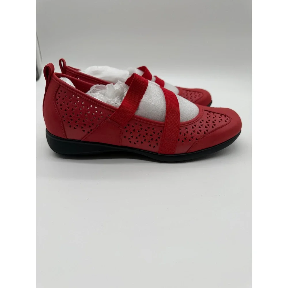 Trotters Josie Red Perforated Leather Mary Jane Flats T1761-610‎ Womens 7.5 WW